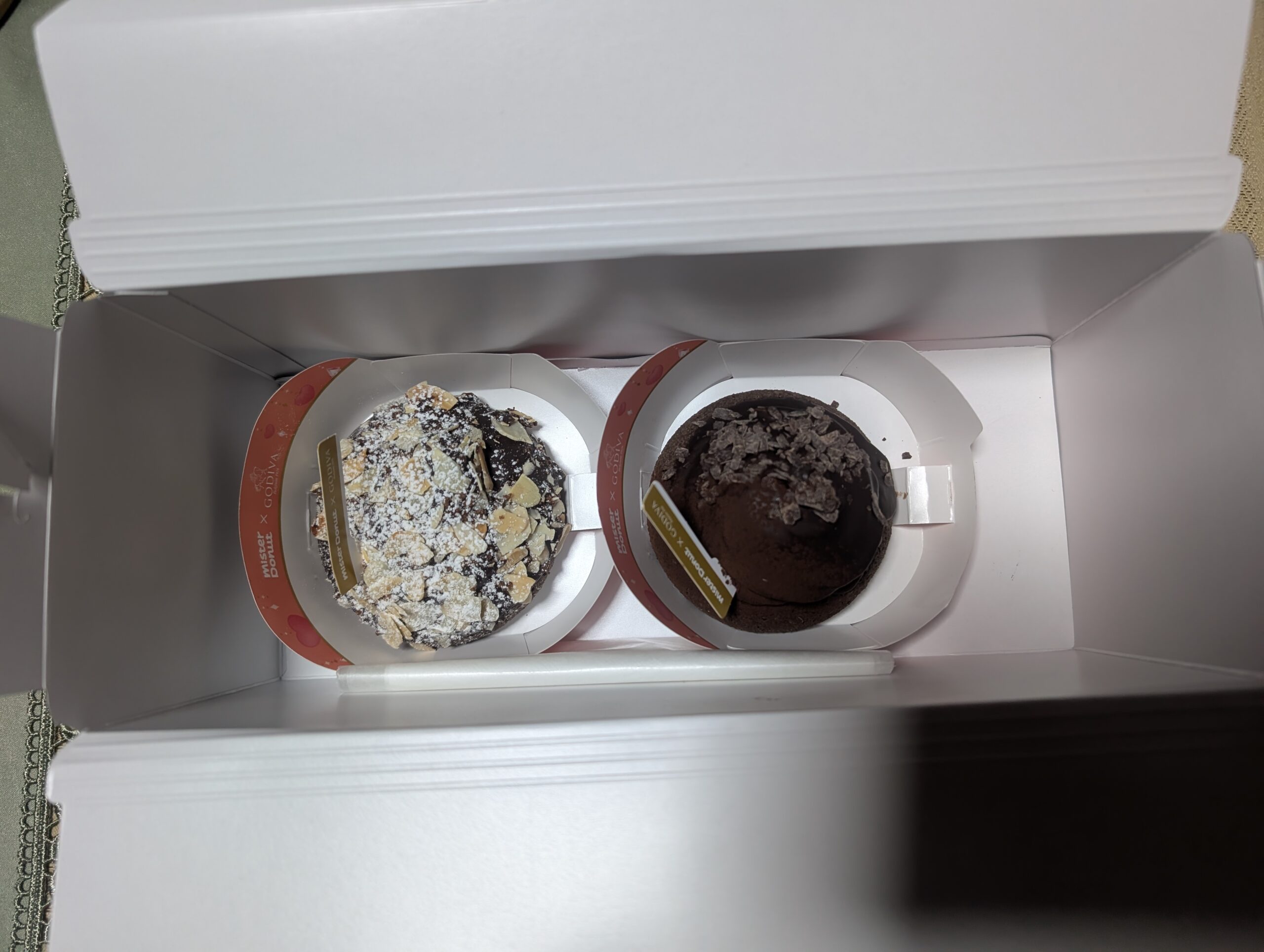 ミスド トリュフショコラドーナツ プラリネとノワールの実食写真