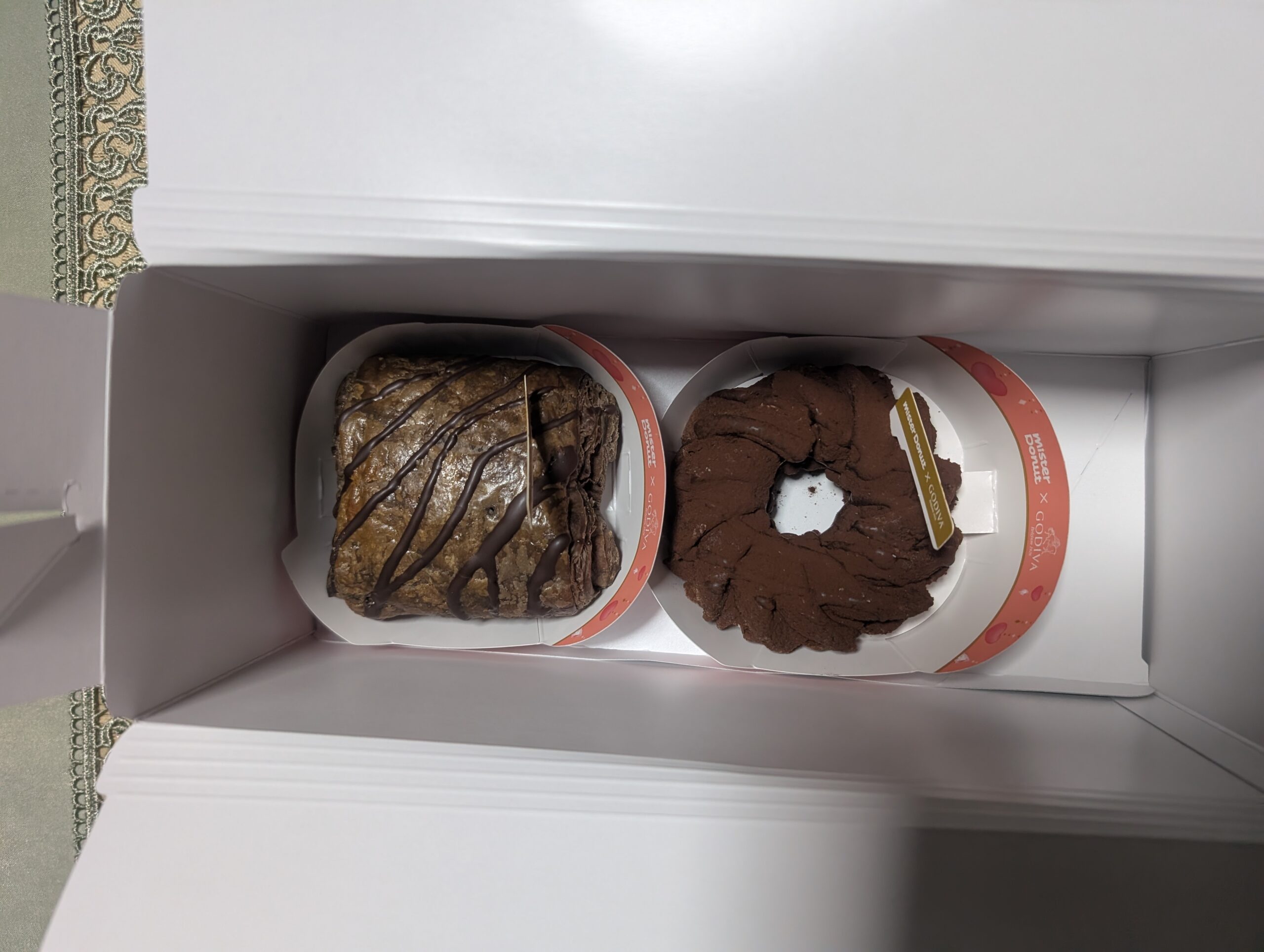 ミスド ドゥショコラパイと生ショコラフレンチ キャラメルプラリネの実食写真