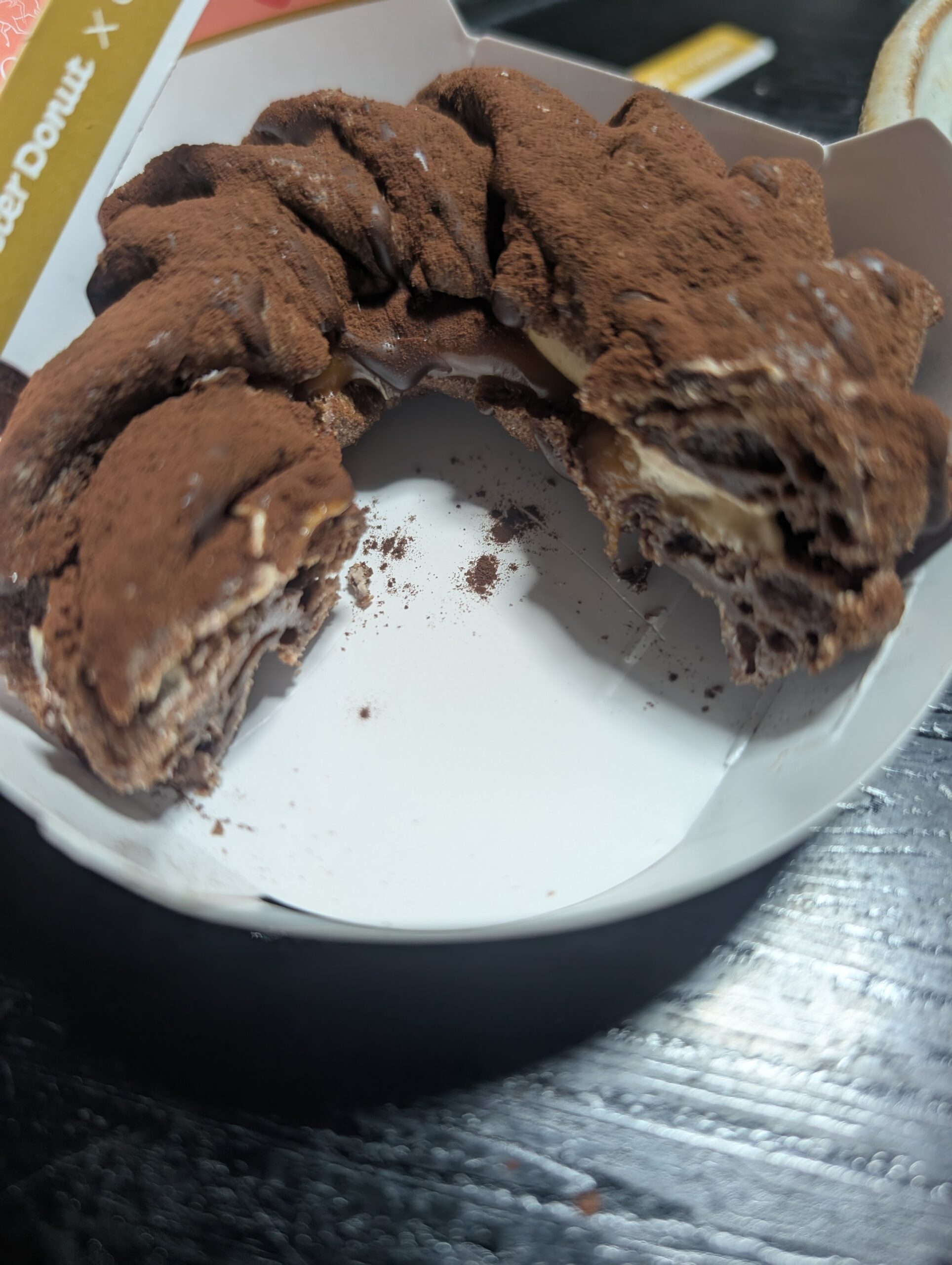 ミスド 生ショコラフレンチ キャラメルプラリネの実食レビュー写真