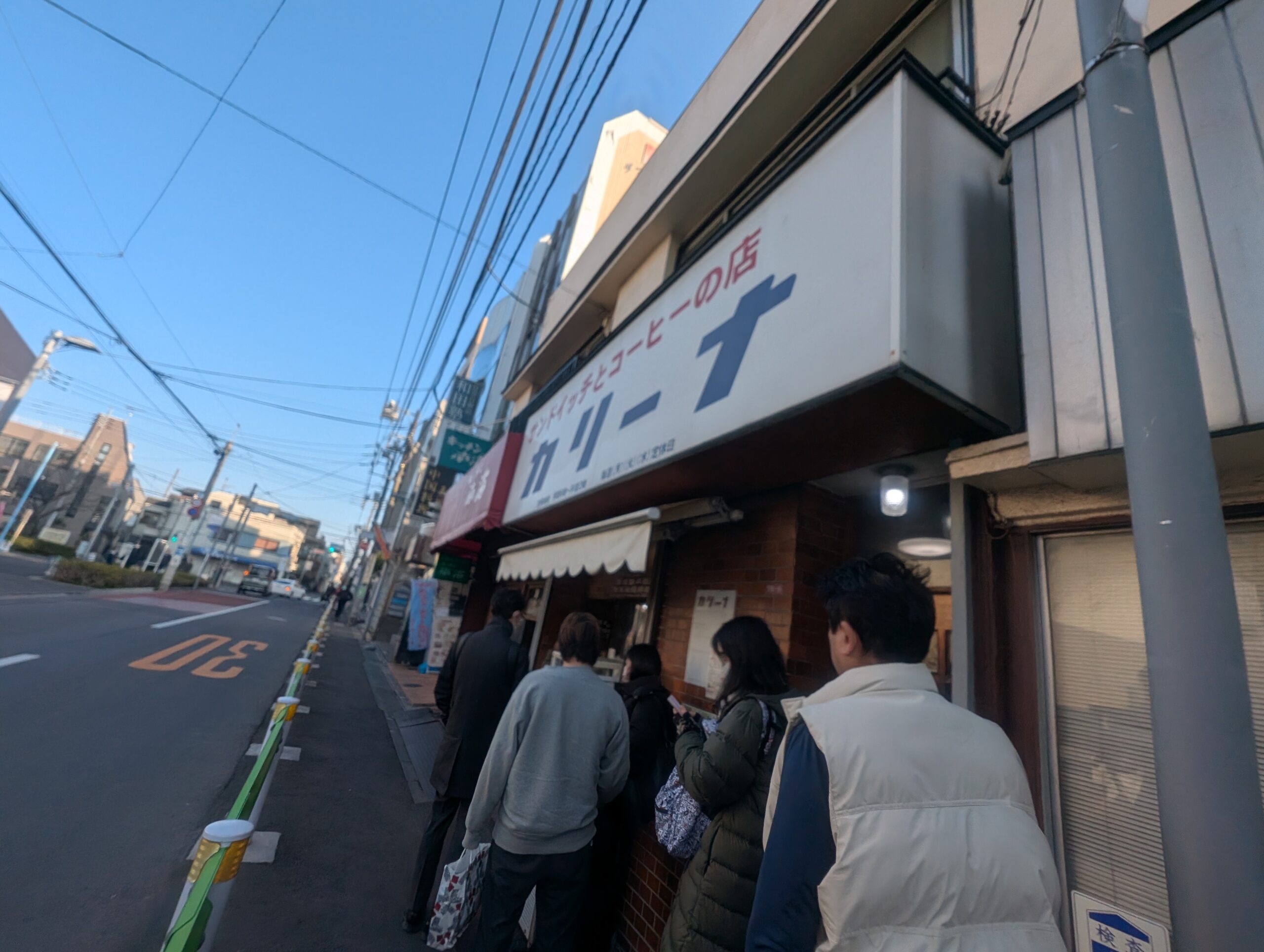 カリーナの朝の行列の様子