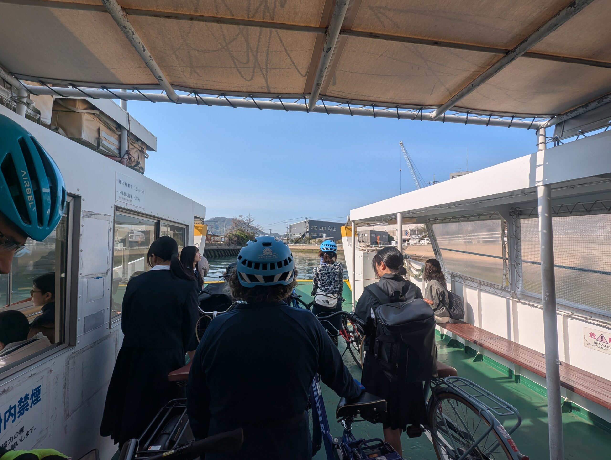 フェリーで因島へ向かう様子