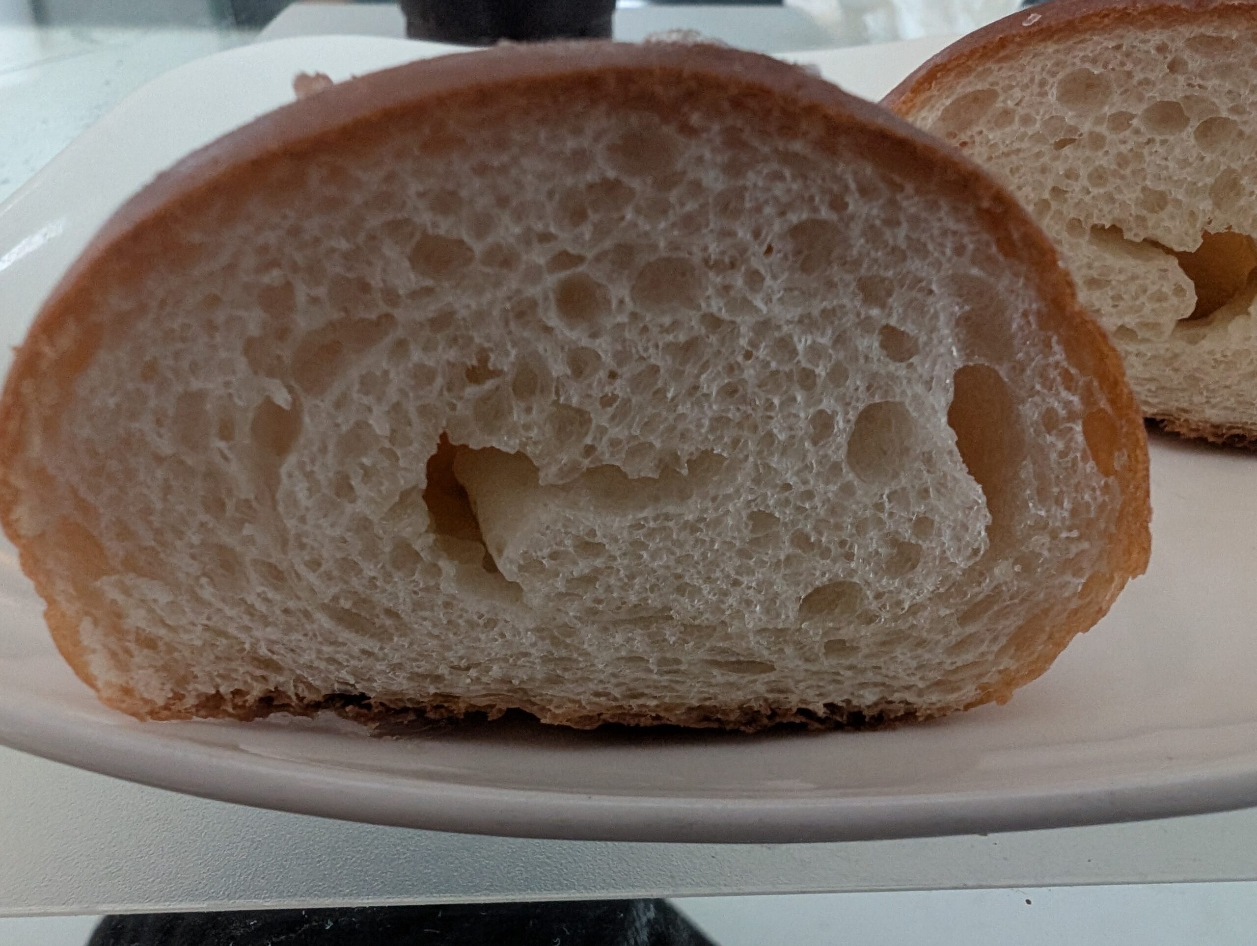 けやき庵の塩バターパンの断面