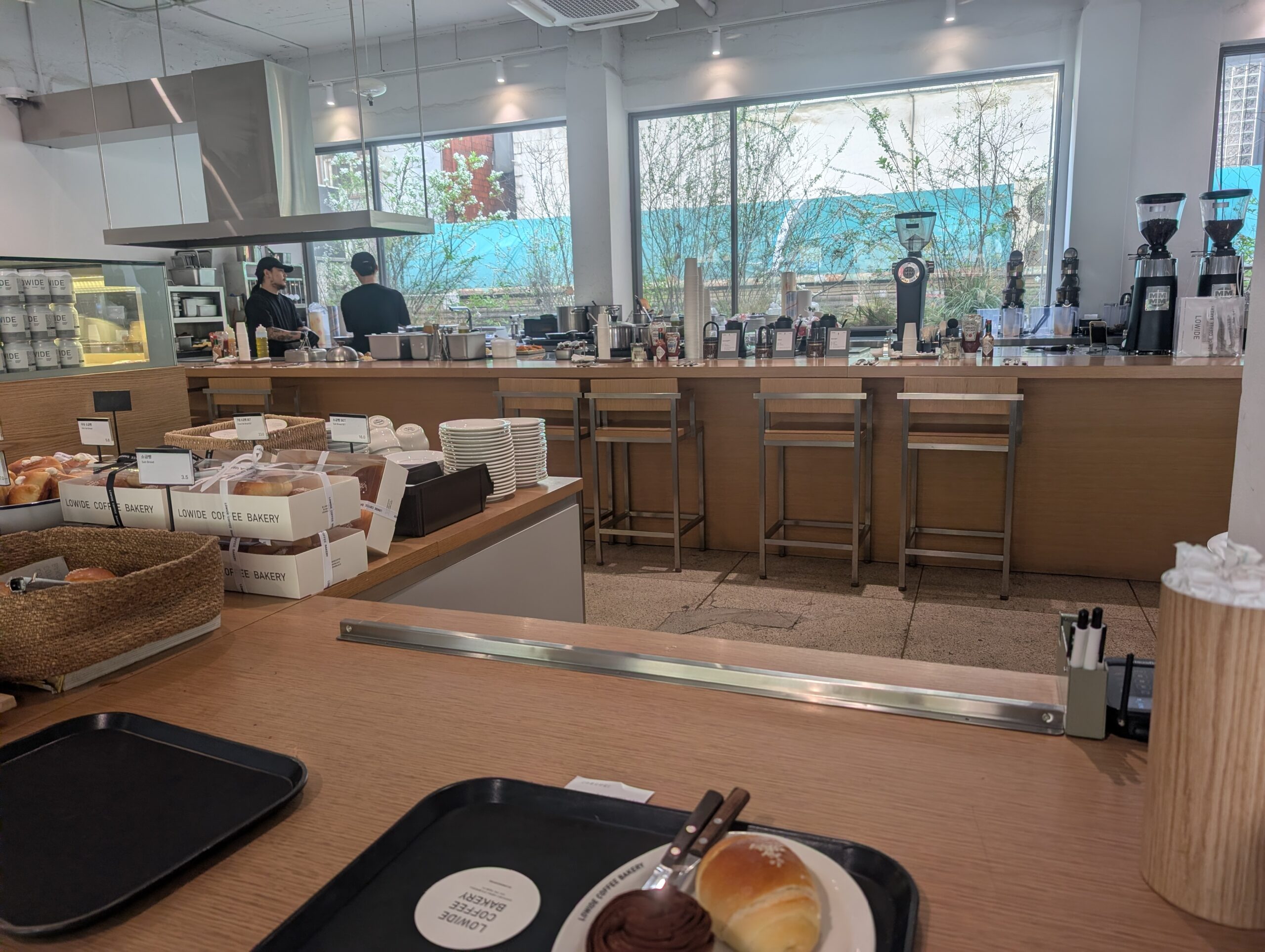 LOWIDE狎鴎亭店の内観