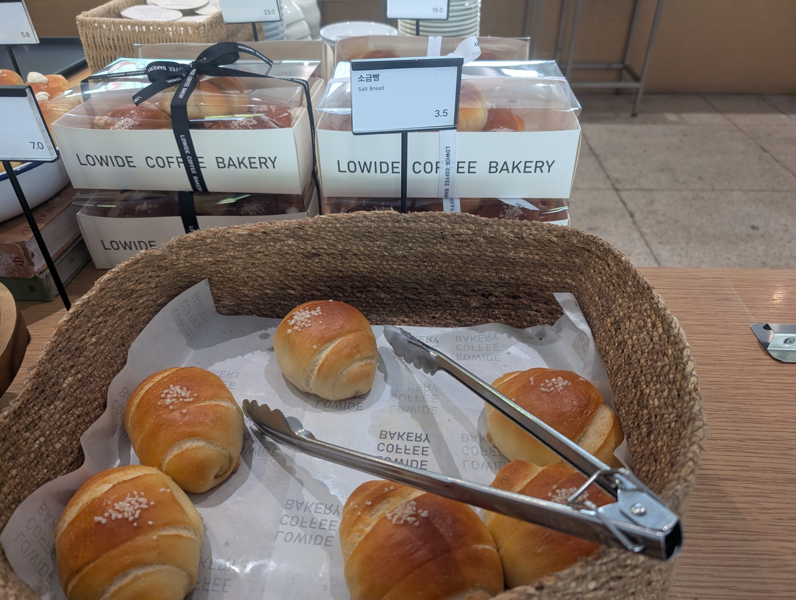 LOWIDEで買った塩パン