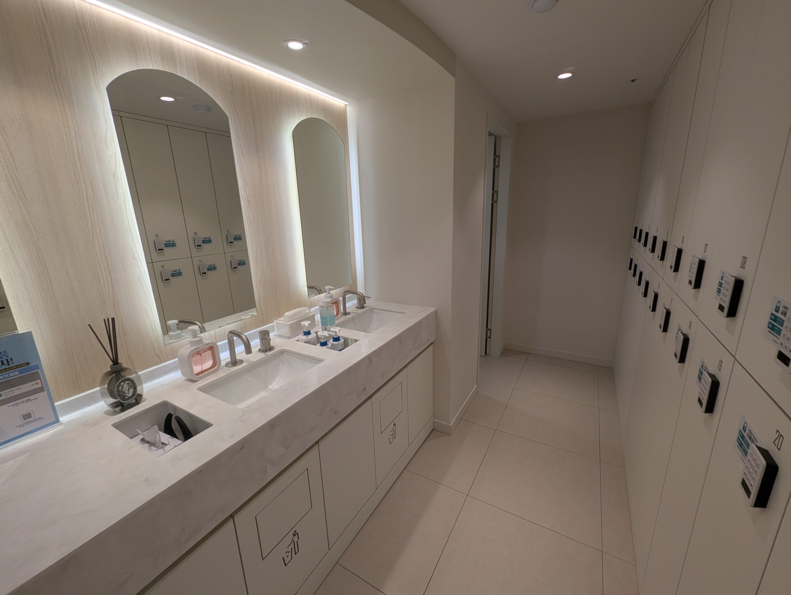 ドクターエバーズ宣陵店の更衣室