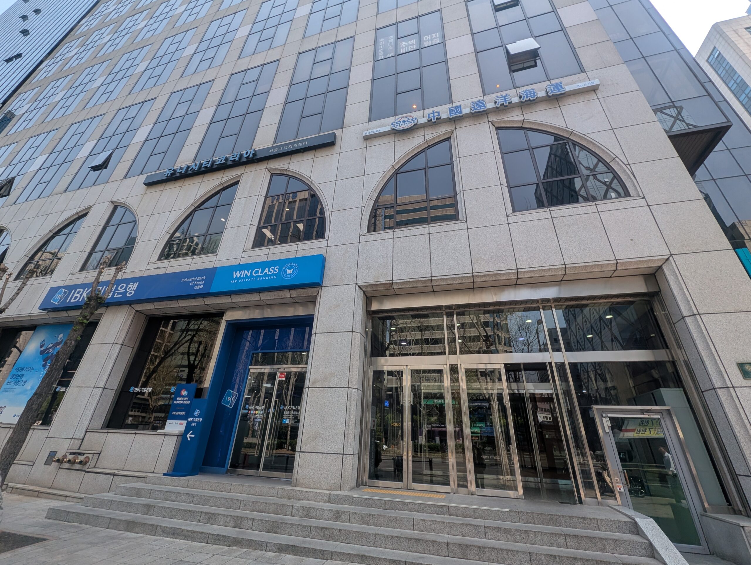 ドクターエバーズ宣陵店の外観