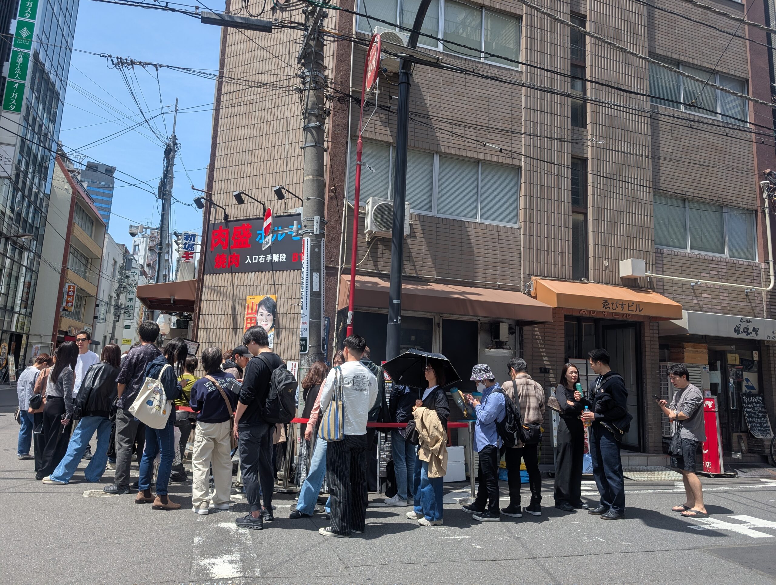 鯖匠水道橋の食後にできていた行列写真2