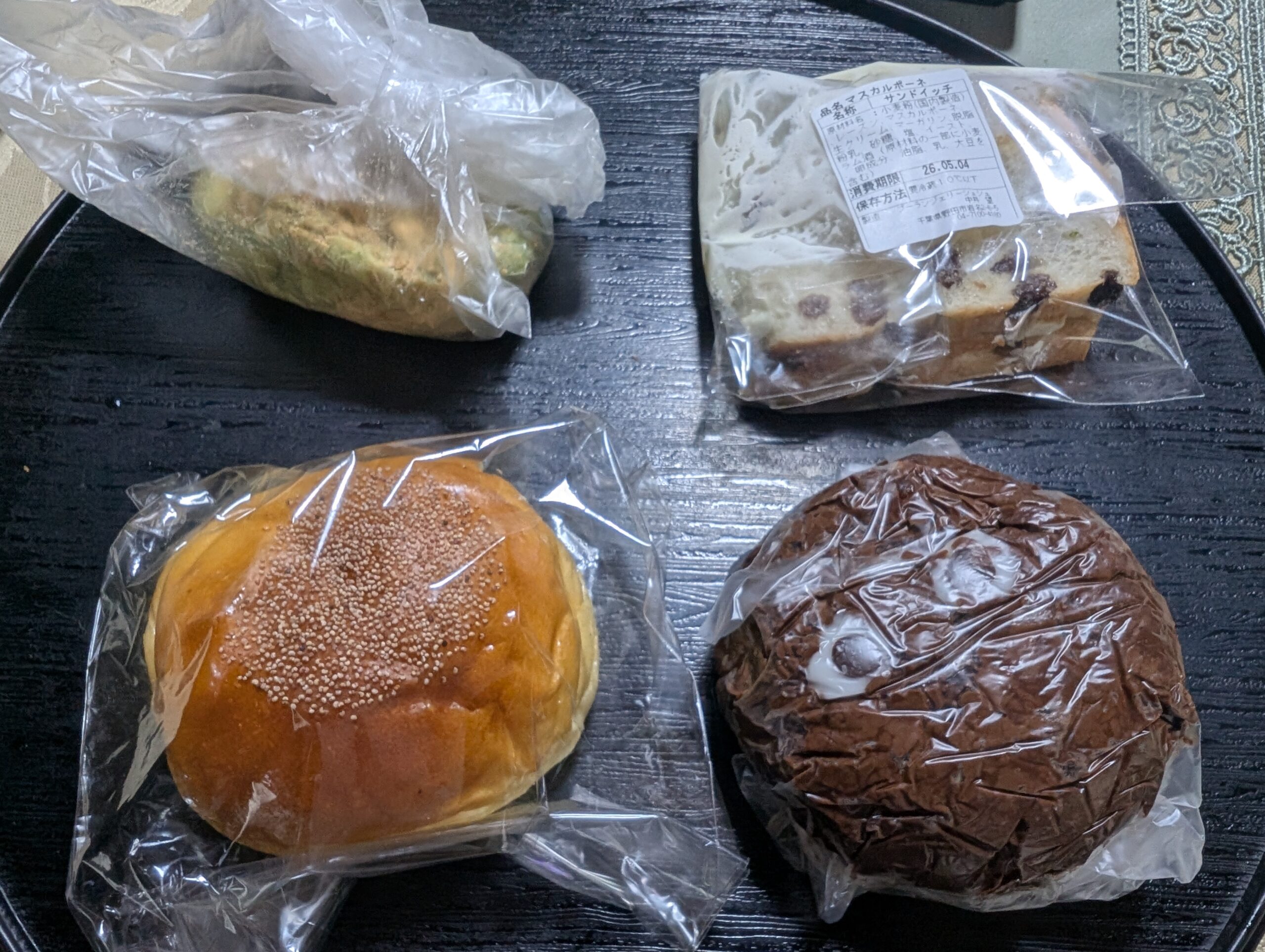 ブーランジェリーシュシュで購入した4点のパン写真2