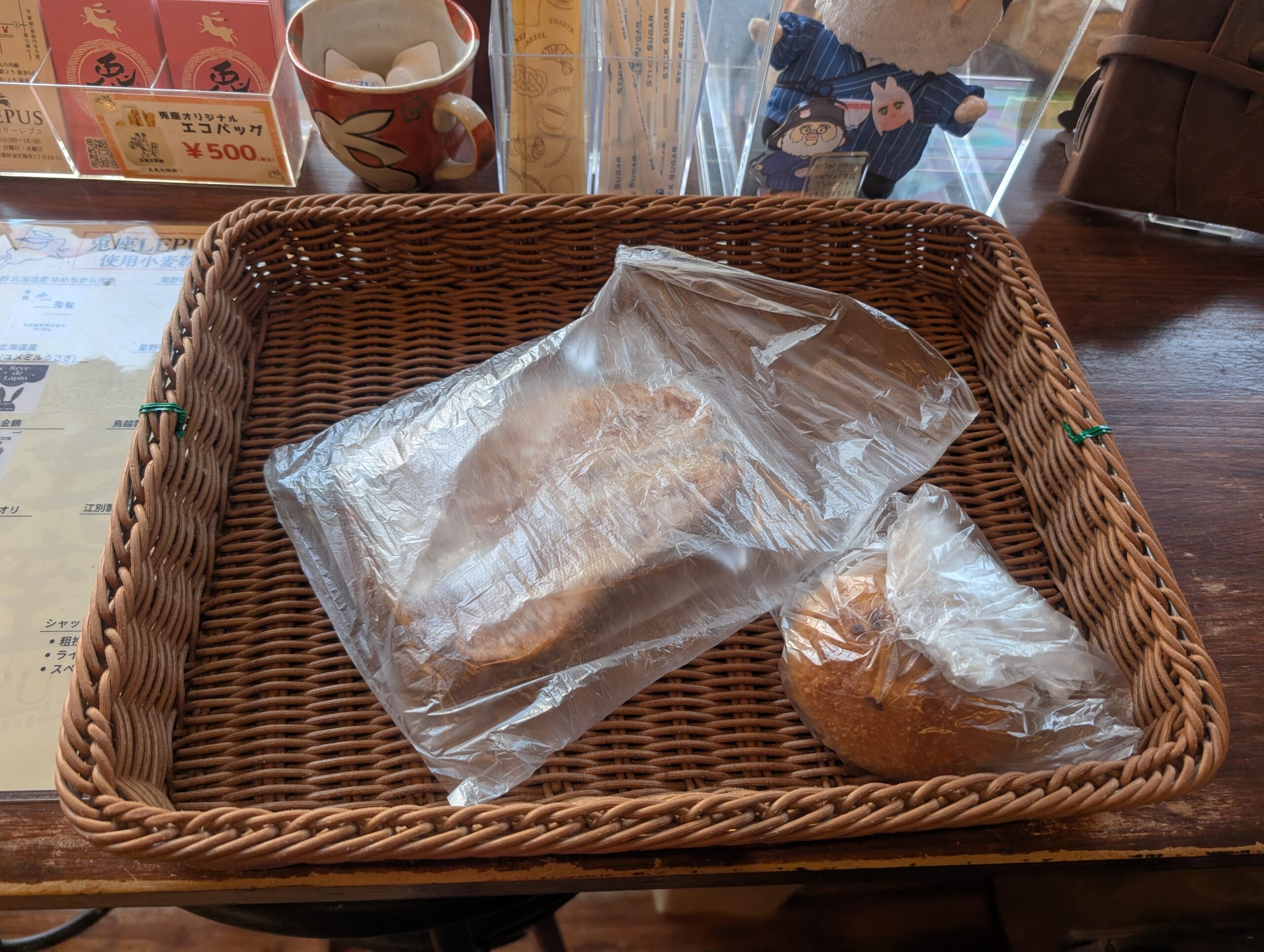 ベーカリー兎座LEPUS新高円寺の購入後の袋詰めカウンター