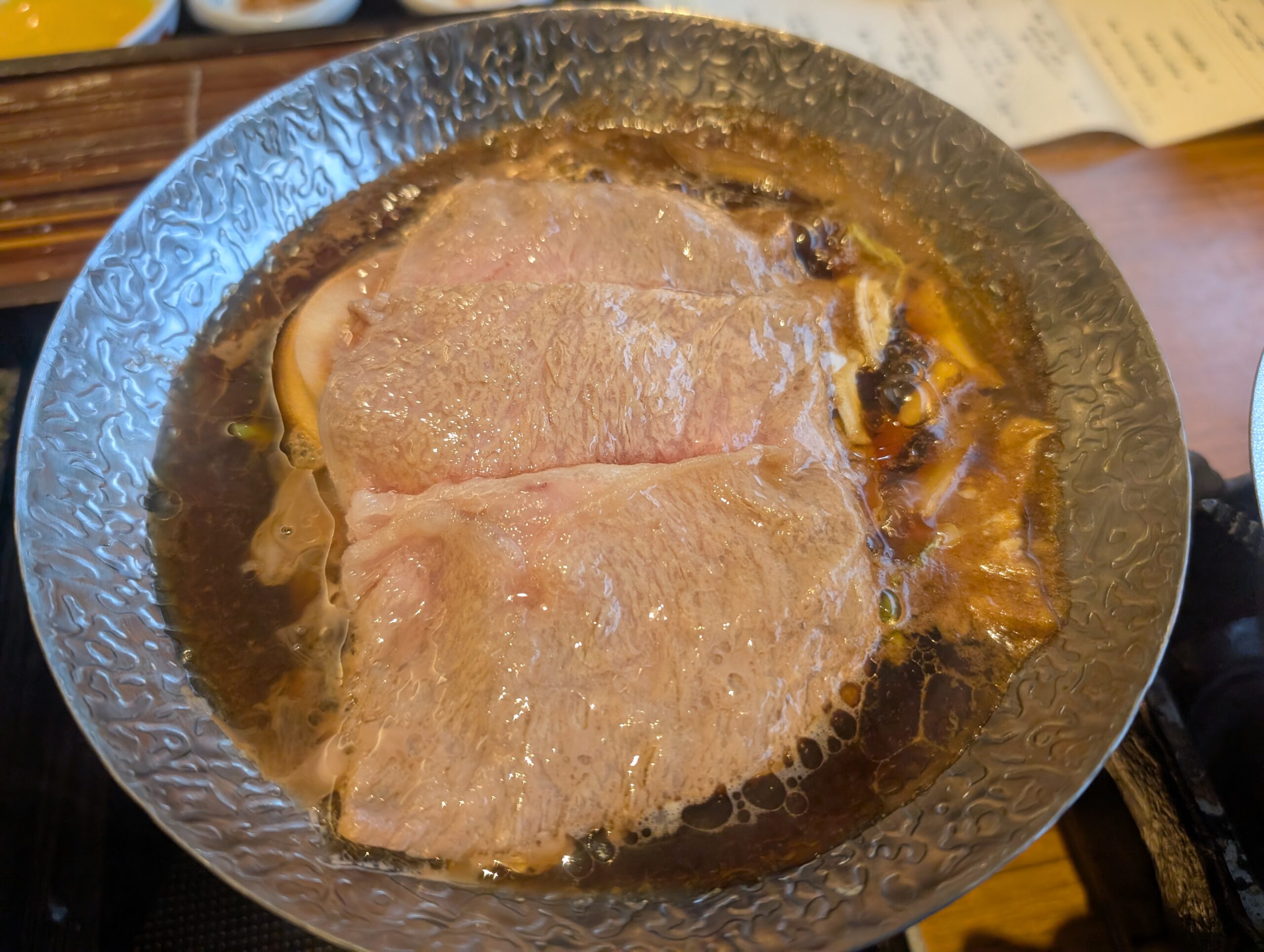 塩の湯温泉 蓮月の夕食のすき焼きの取り分け