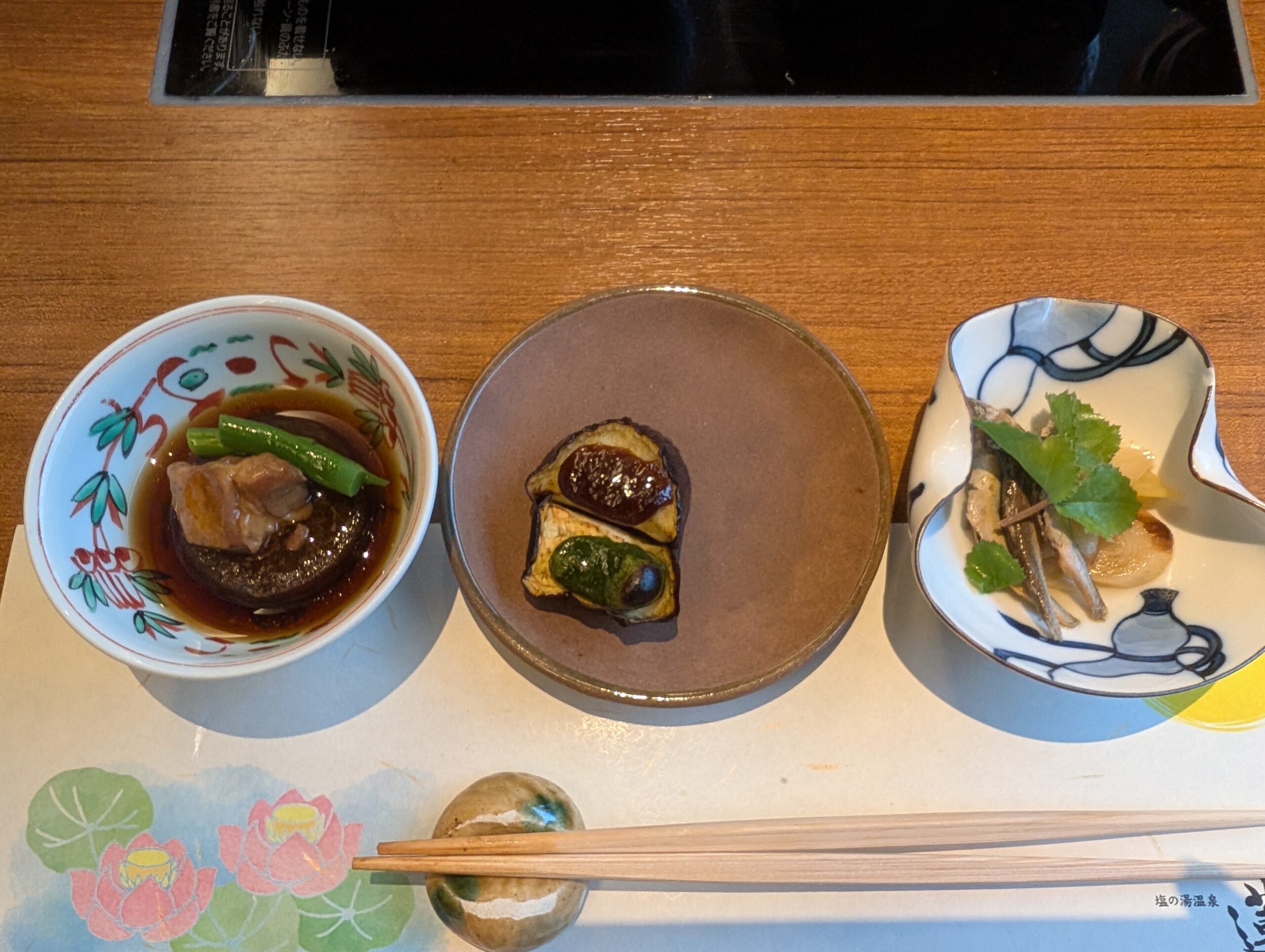 塩の湯温泉 蓮月の夕食のこころばかり3種類