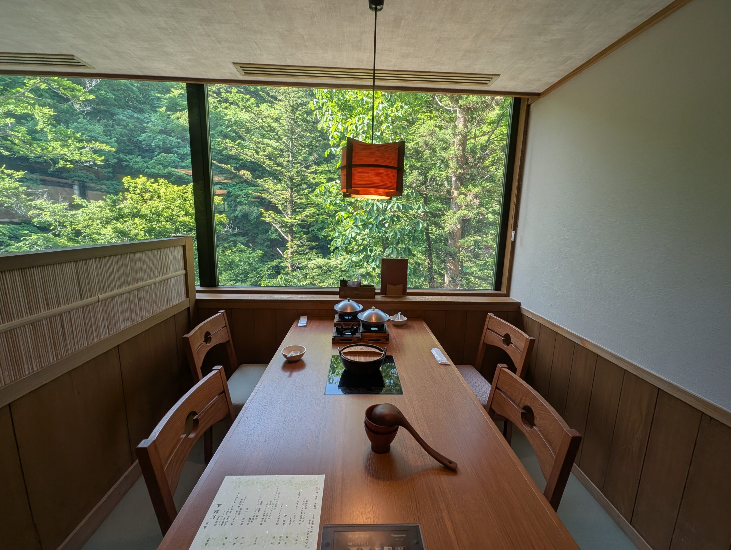 塩の湯温泉 蓮月の朝食会場 花かがりの席
