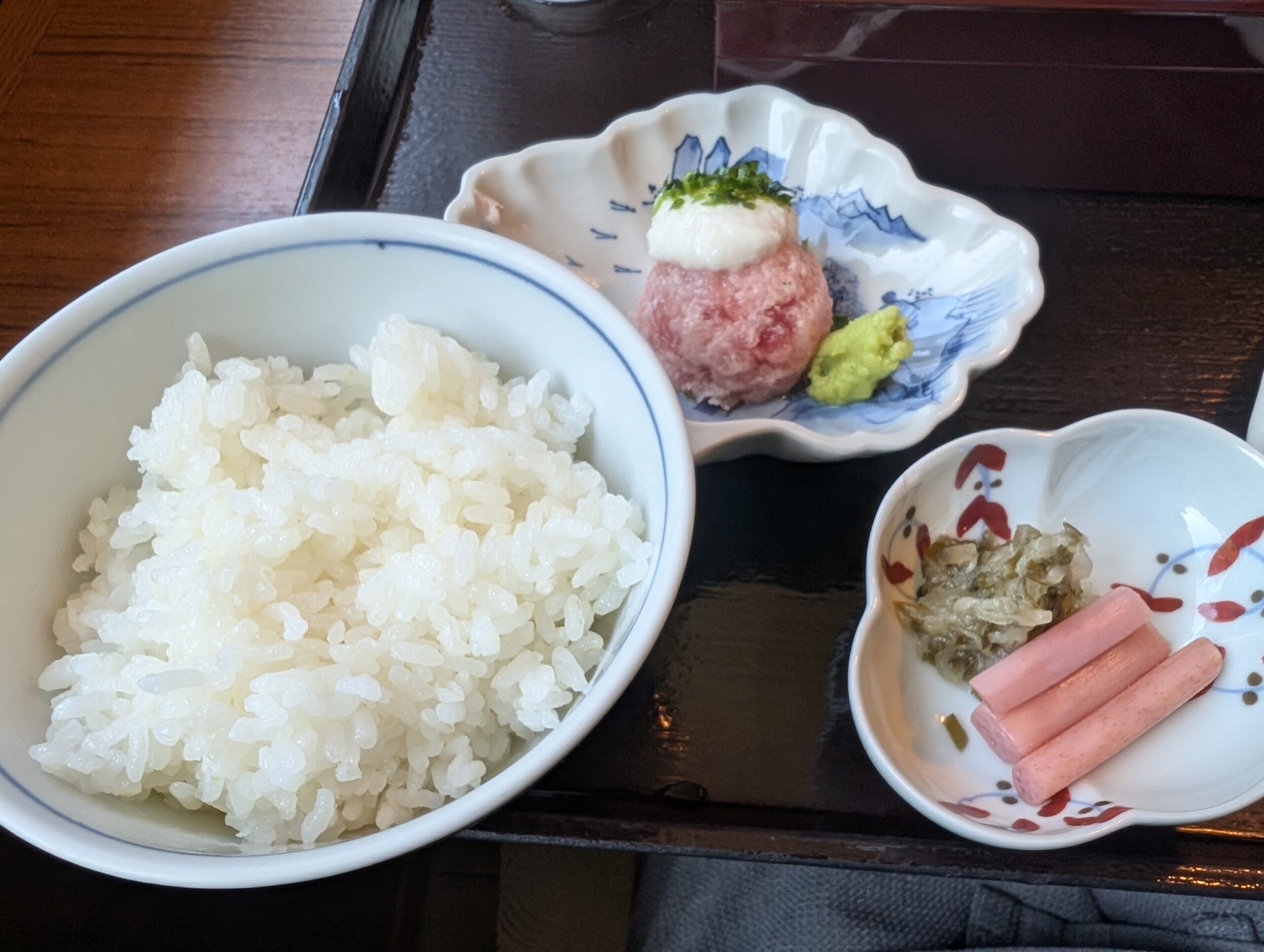 塩の湯温泉 蓮月の朝食のご飯 ネギトロ お新香