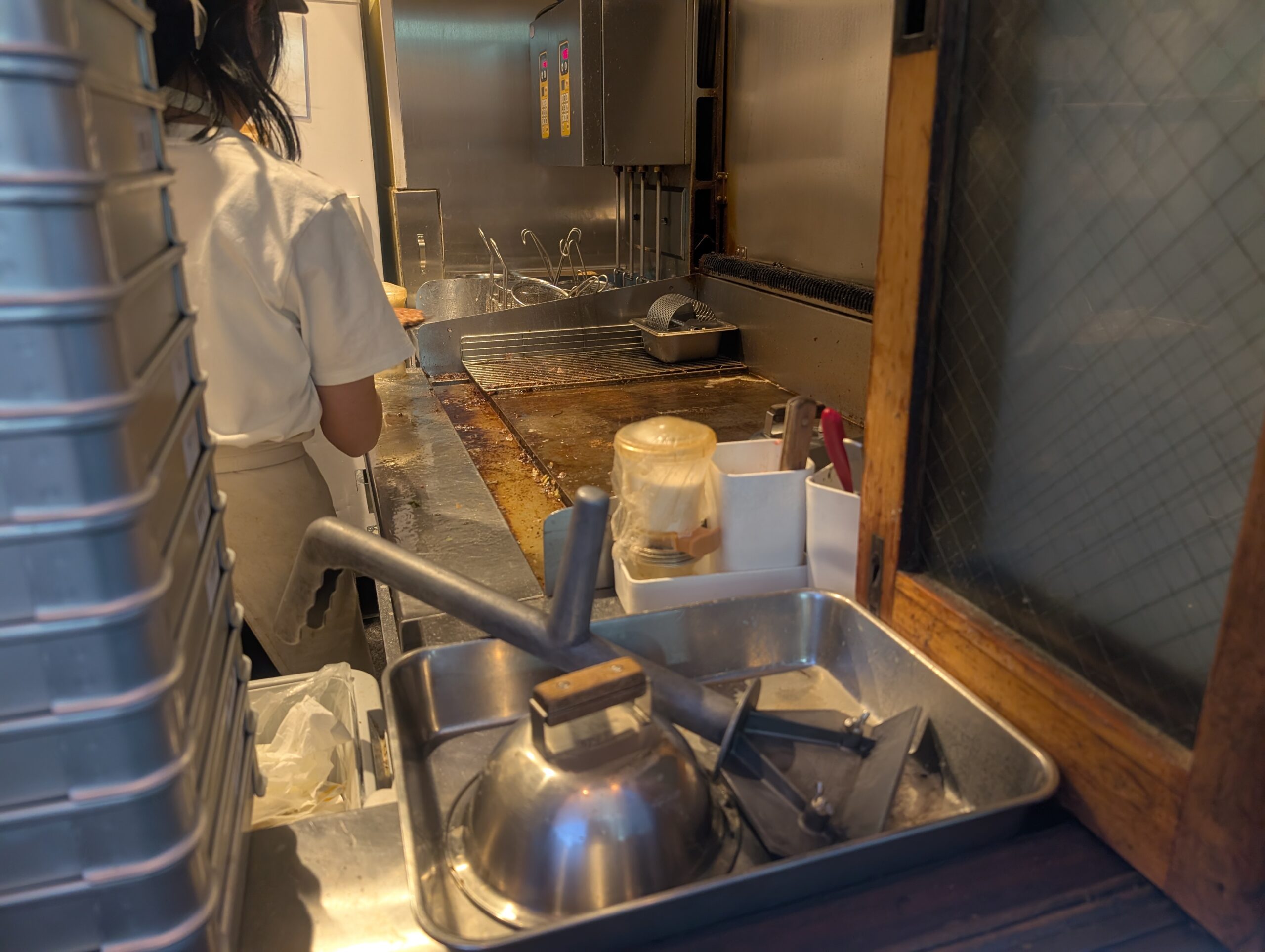 JB's BURGER代々木でパテを焼いている様子1