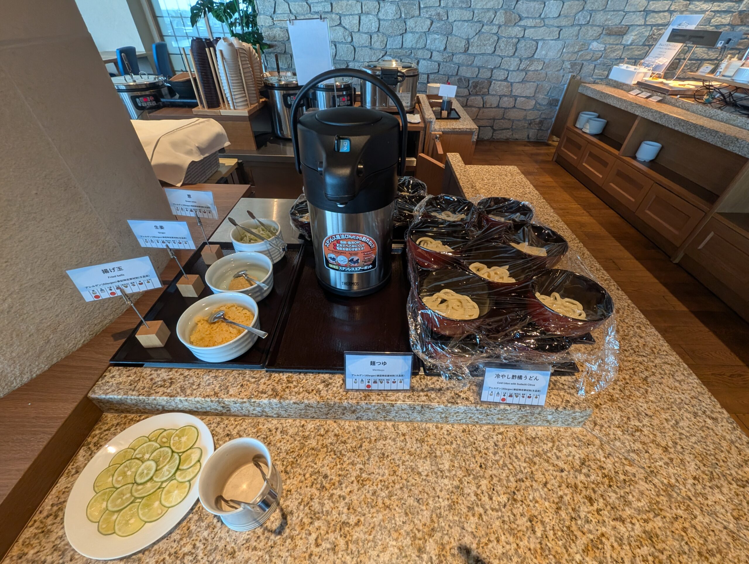 ラビスタ横須賀観音崎テラスの朝食の海鮮やご飯のコーナー